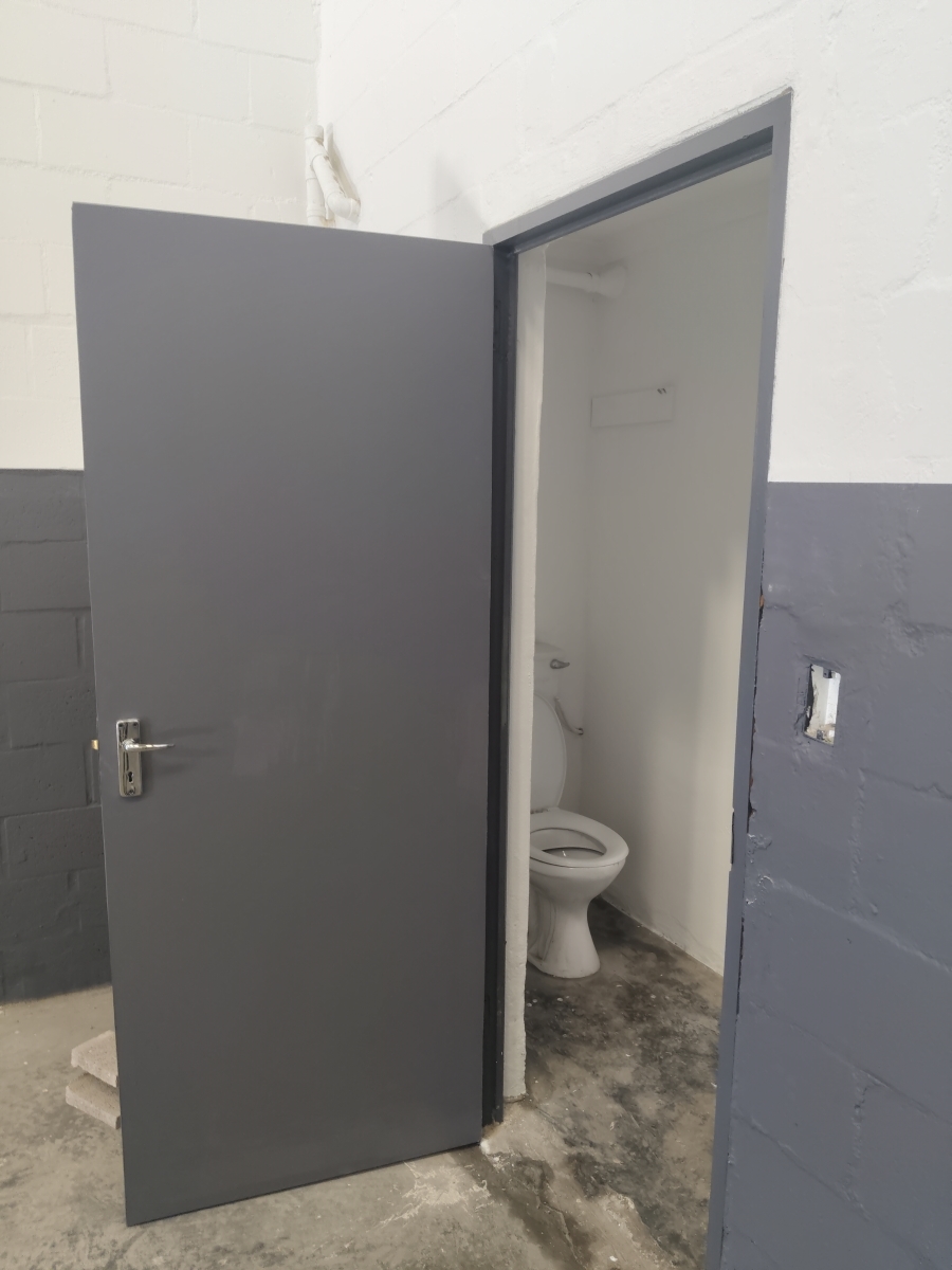 To Let Commercial Property for Rent in Okavango Park Western Cape